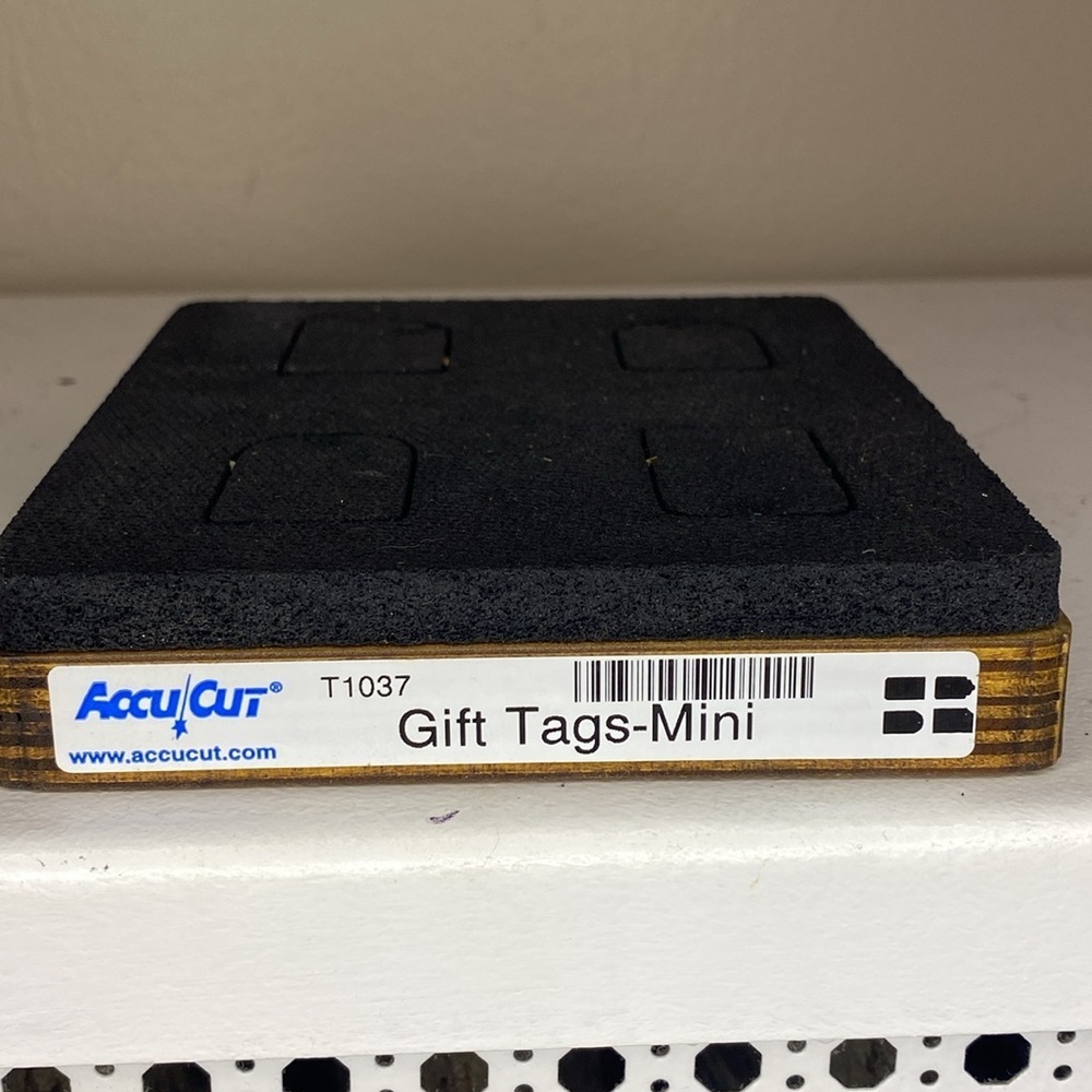 AccuCut Ellison 'Gift Tags-Mini' Wooden Die (4.75" x 5.75") - Picture 3 of 3